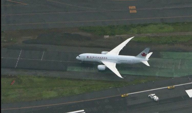 air canada 787 narita construction runway 1