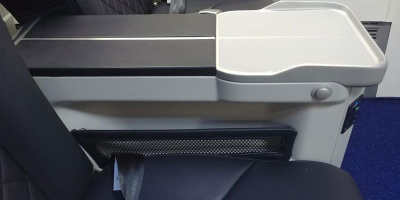 westjet max 8 business 04 1