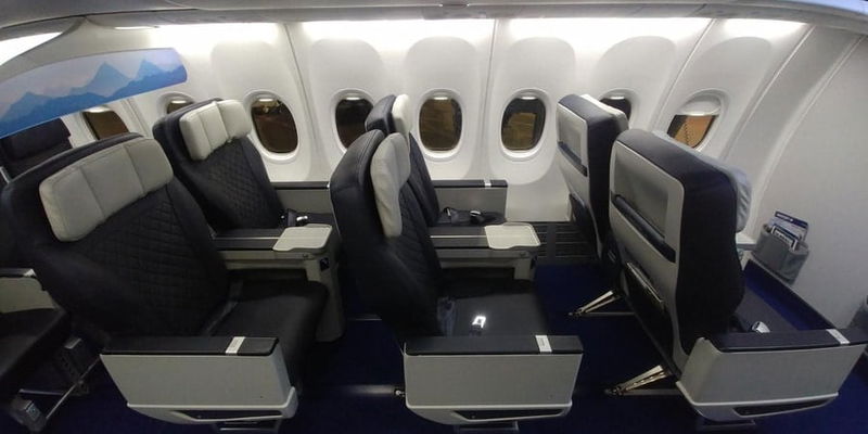 westjet max 8 business 06 1