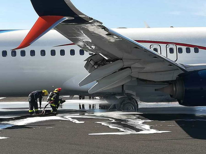 aeromexico XA AMV burst tire 02 1