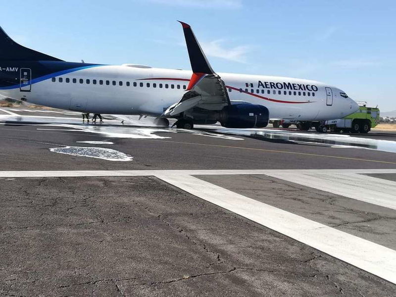 aeromexico XA AMV burst tire 03 1
