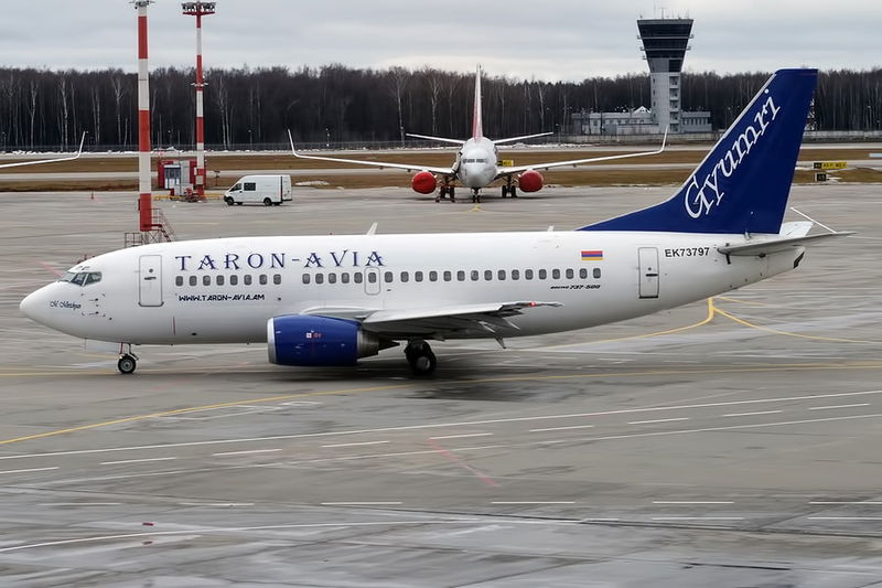 taron avia 737 500 1