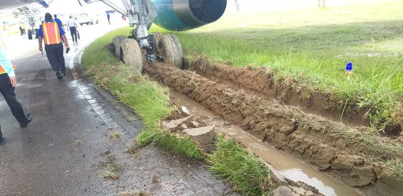 eastern airways 767 runway excursion 02 1