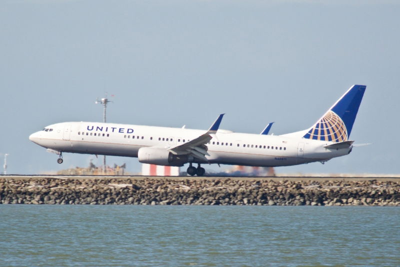United 737-900ER