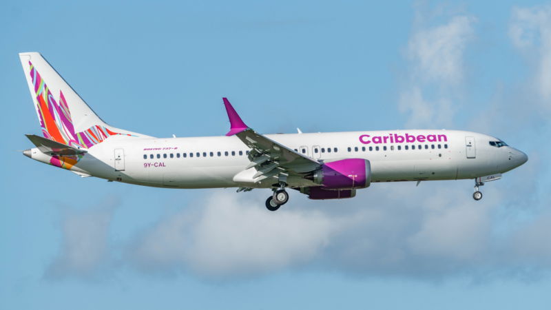 航空機・ヘリコプター BOEING737-8Q8 Caribbean Airlines caribbean-airlines-boeing-737-