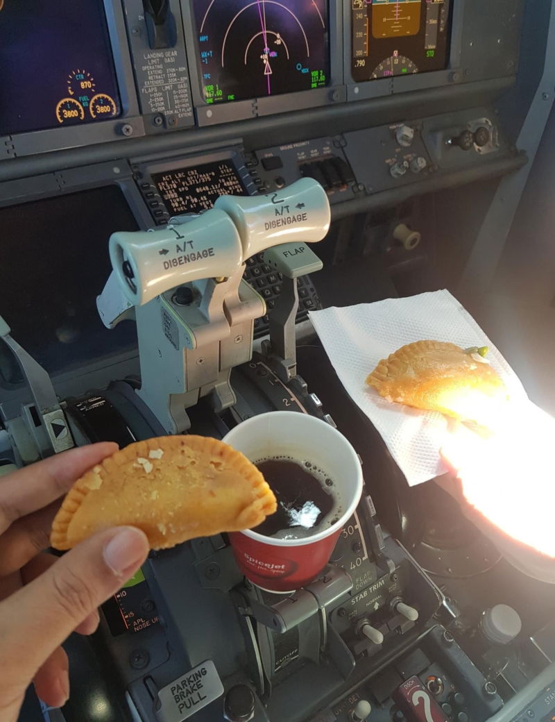 spicejet pilots tea flightdeck full