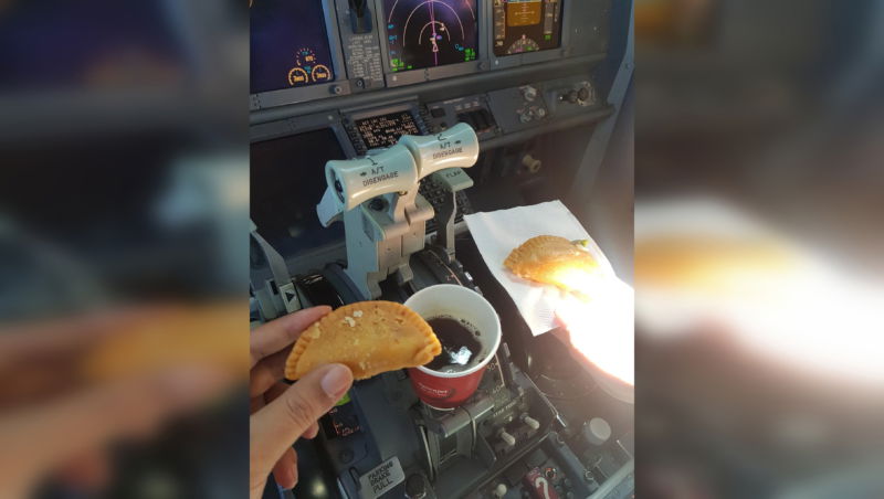 spicejet pilots tea flightdeck
