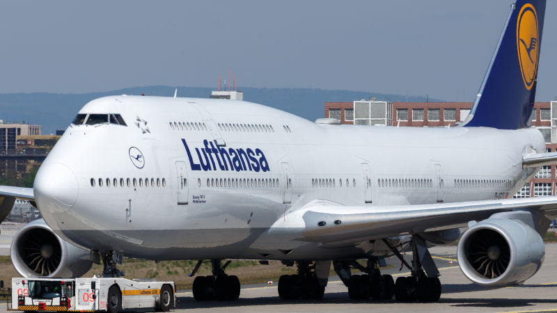 lufthansa boeing 747 8i