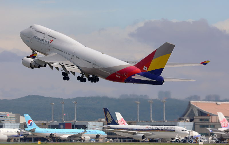 asiana airlines HL7428 747 400