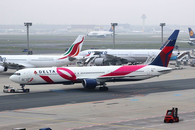 delta air lines boeing 767 400 N845MH