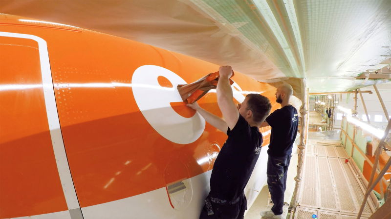 easyJet paint weight saving 01