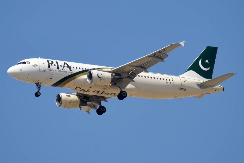 pakistan international airlines airbus a320 200 old livery