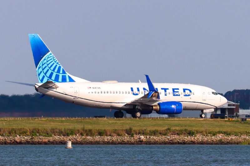 united airlines boeing 737 700