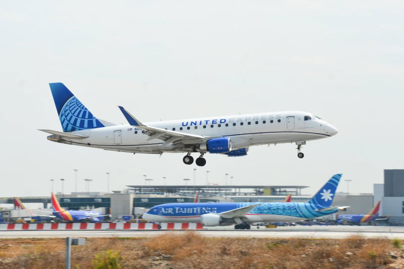 united express embraer e175
